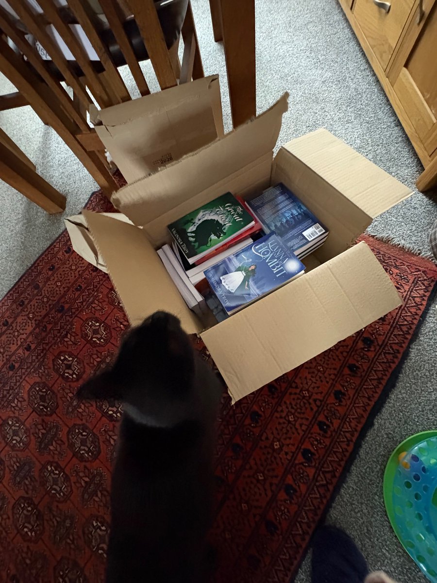 EKkoulla's tweet photo. I’m helping my friend @ValinoraW by taking her books up to #Fantasycon in Glasgow. As usual, Amazon dumped the box outside in the rain. Hades and I did a thorough check and fortunately they’re not damaged.
They need special boxes with BOOKS-FRAGILE on them! https://t.co/mKDpKVVUdy