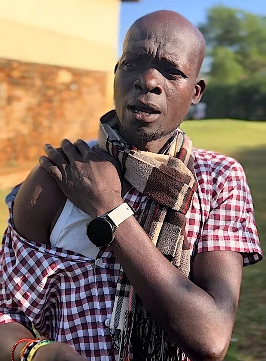 wodladobo's tweet photo. Regardless of who sent him,or how crucial the information he wanted to pass was,the bitten LC2 had a condescending attitude towards the Reverend. Anyone with a short temper would've done what the Reverend did. https://t.co/CUheF5xkbi