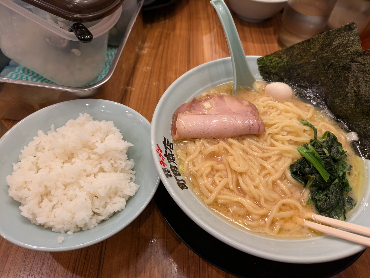 ww229ww229's tweet photo. 飯も美味かったし帰りフィギュア取れたし幸せ https://t.co/rJpZtwGhcT