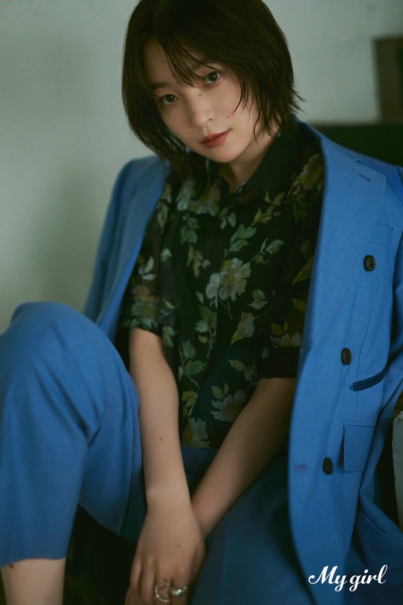 mygirl_official's tweet photo. /／
　📣#MyGirl46 #上田麗奈 
　表紙＋30ページ大特集📚
\＼

My Girl Store｜https://t.co/1ckBBsXyCo
Amazon｜https://t.co/c22ftVfRHD
ゲーマーズ｜https://t.co/7lZqnqCQ3p

クールなジャケットスタイルで撮影📸 https://t.co/evHSRs6TL5