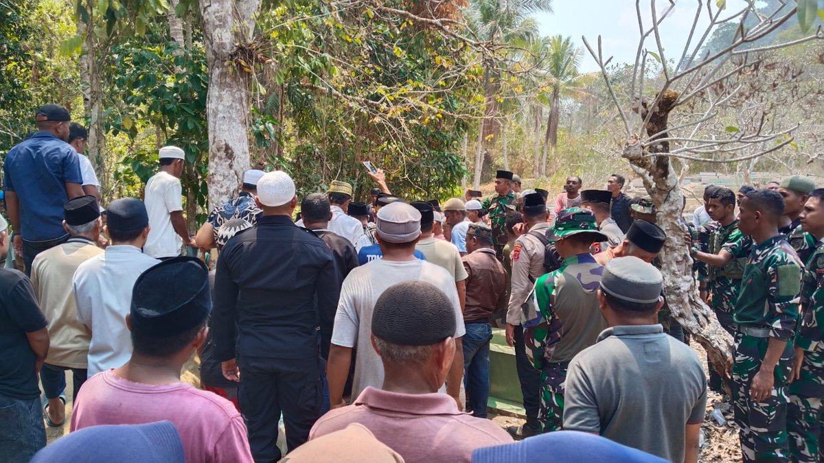 M1513sbb's tweet photo. Dandim 1513/SBB Hadiri Pemakaman Korban Bentrokan Lisabata-Patahuwe.

Baca Selengkapnya;
https://t.co/e8W4Q0Bx2q https://t.co/ou4cxblPhm
