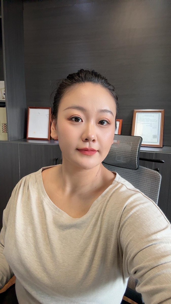 Youman41's tweet photo. 30➕的阿姨，职业牛马，第一次在X上发自拍，能收获点赞吗？？ https://t.co/lNgM7Jjumk