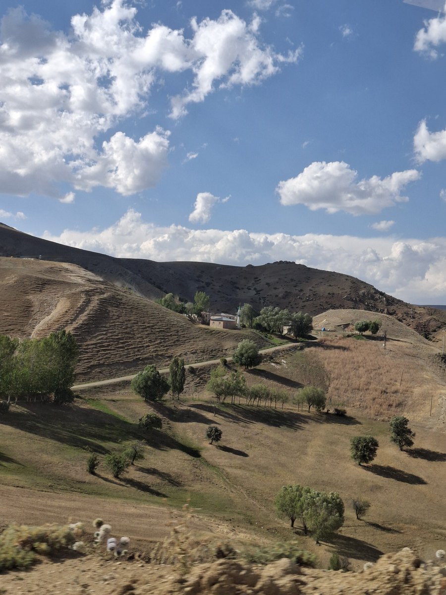 TROfficial24's tweet photo. 📍Yazıören, Tercan ▪︎ Erzincan
#Yazıören #Tercan #Erzincan #köy #doğalyaşam https://t.co/C4YTu4kTpY