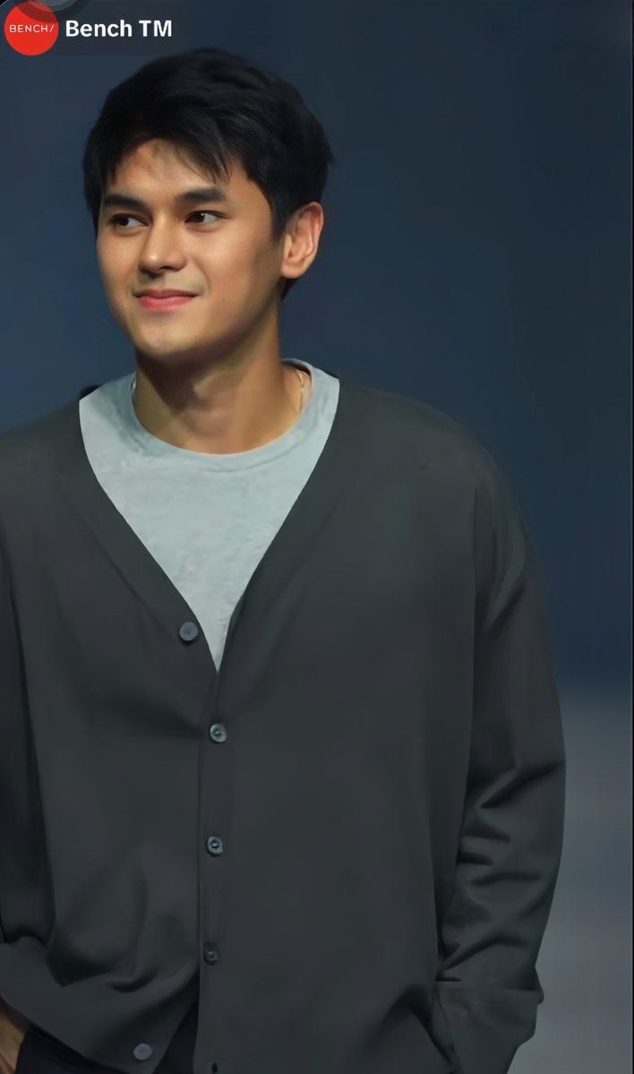 riadyuu's tweet photo. Stood by him despite all the noise. The brand that gave him the chance to play at MOA Arena for the first time, and made his Guadalupe billboard dream come true.

And ngayon, nasa harap at nasa gitna na siya sa closing act. Thank you, @benchtm!❤️

 So proud of you, @dustinyuu 🫶🏻 https://t.co/r6YZh8pKyf