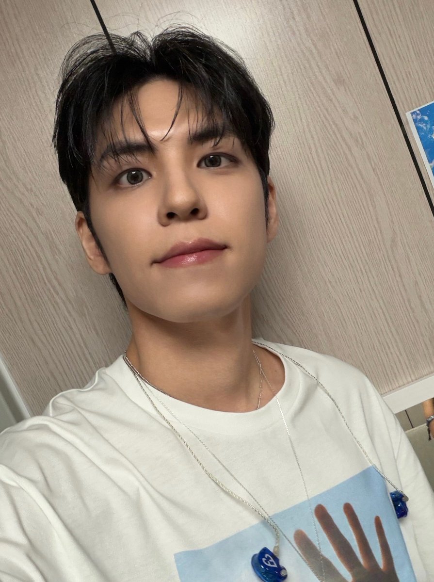 day6official's tweet photo. [ #DAY6_BEHIND ]

My Day와 뛰어놀아 더 뜨겁게 달아올랐던 KRAZY Music Festival!
오늘 밤이 가지 않길 🔥

=

KRAZY Music Festival was hotter with My Day!
Wish this night would never end 🔥

#DAY6 #데이식스
#원필 #WONPIL
#KRAZYMusicFestival #KRAZYTaipei https://t.co/mjN7lzoovP