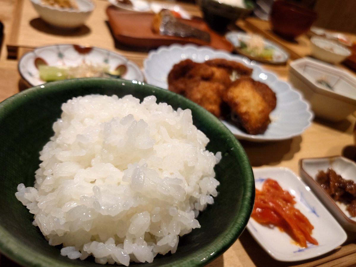 yasai_fe's tweet photo. ガタケ当日のうちにガタケの記録を
・長岡はめちゃでかく上越信越と書いてあるので特大の笑顔になる
・ずいきという食べ物美味しすぎた
・宿の近くでお祭りやってた
・朝ごはんで食べたお米が美味しすぎた（越後たくぞう https://t.co/2vHgkK7fBs）
・米買えた https://t.co/b9QershPfv