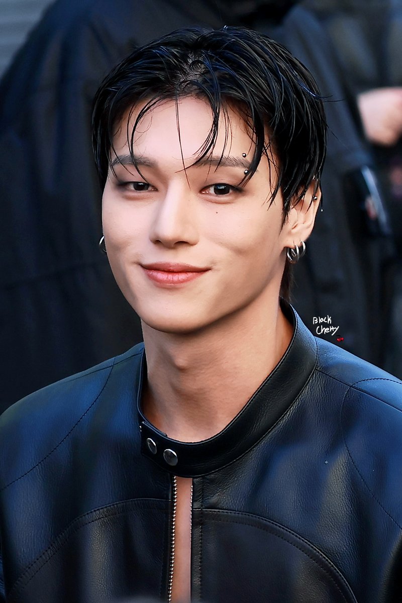 blackcherry_wy's tweet photo. 250305 패션위크       

패션 왕자 보고싶다

 #우영 #WOOYOUNG #에이티즈 #ATEEZ https://t.co/FY9fQdFEnm