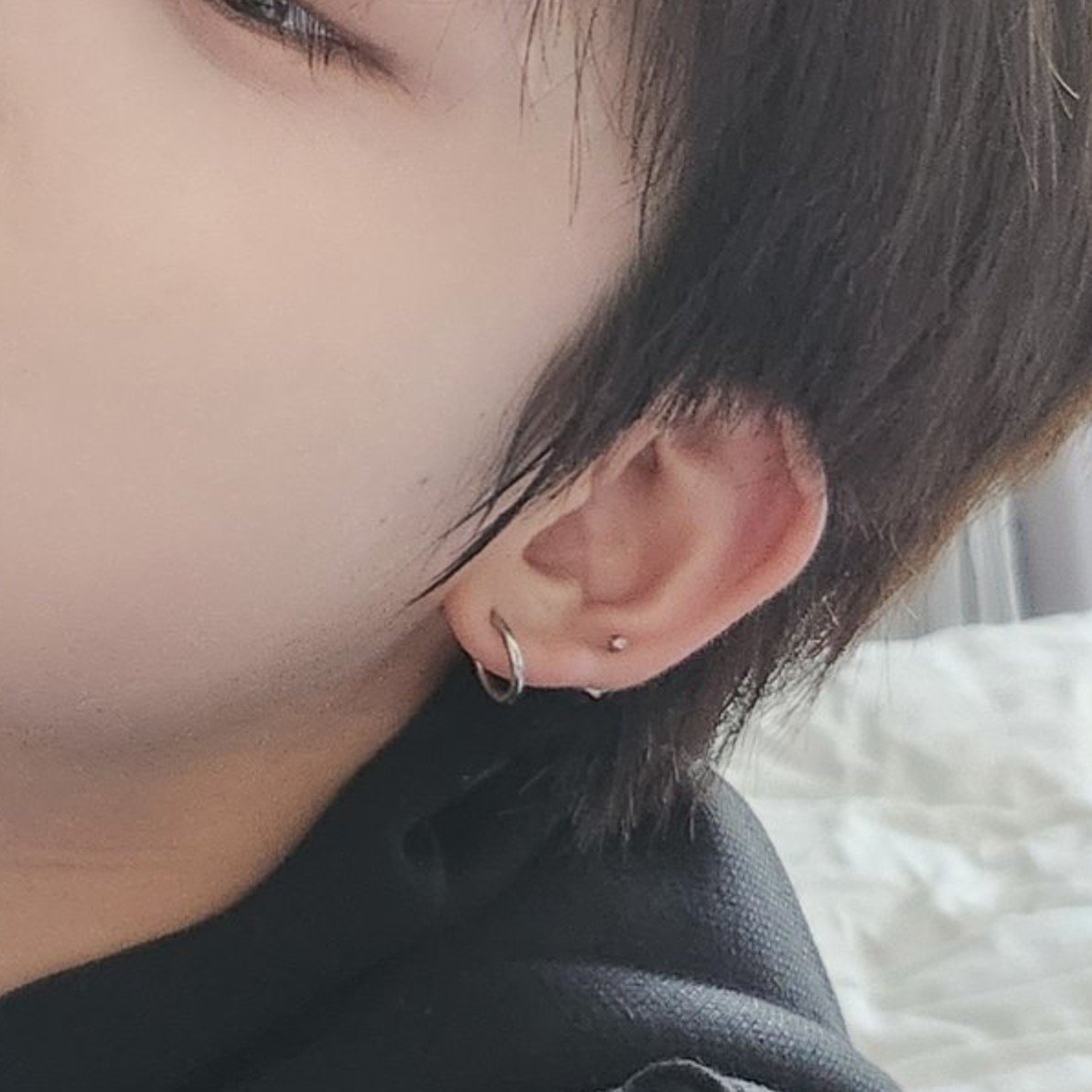 noobunni's tweet photo. i miss sunoo wearing earrings he was so girlnoo https://t.co/kou3ih9dC1