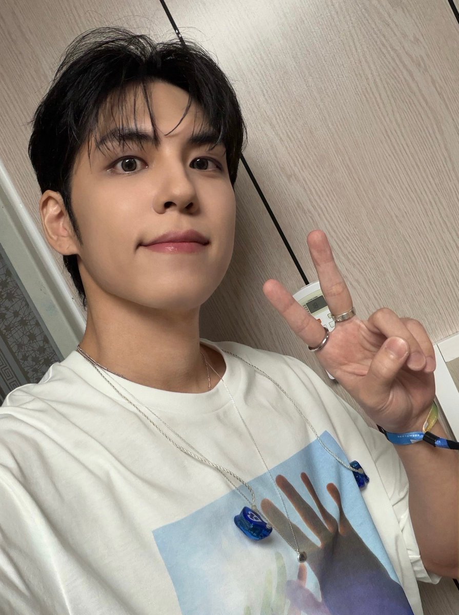 day6official's tweet photo. [ #DAY6_BEHIND ]

My Day와 뛰어놀아 더 뜨겁게 달아올랐던 KRAZY Music Festival!
오늘 밤이 가지 않길 🔥

=

KRAZY Music Festival was hotter with My Day!
Wish this night would never end 🔥

#DAY6 #데이식스
#원필 #WONPIL
#KRAZYMusicFestival #KRAZYTaipei https://t.co/mjN7lzoovP