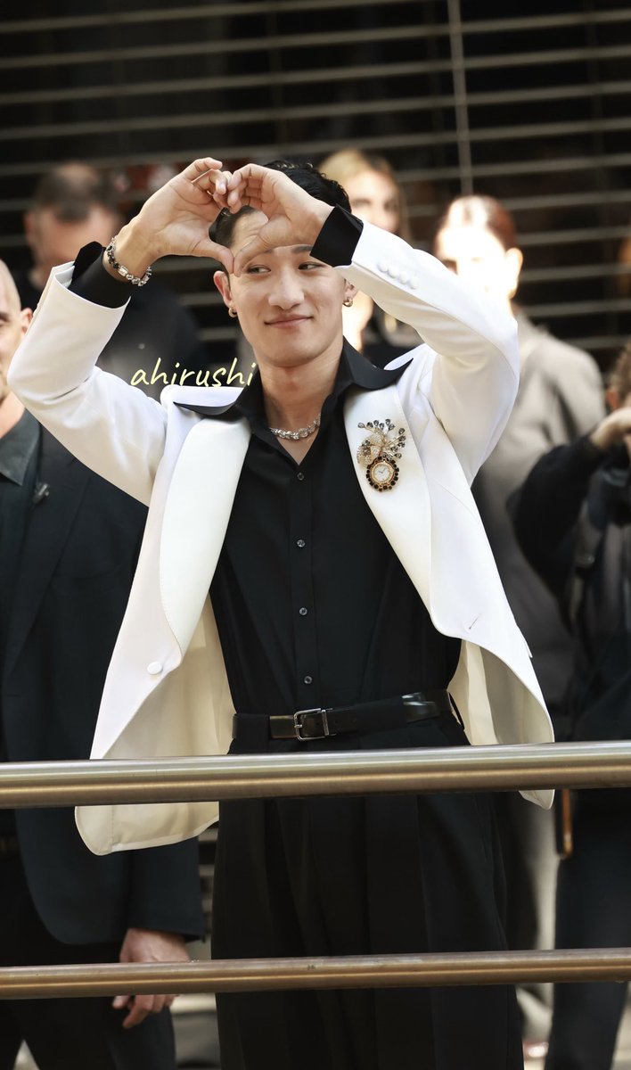 Timeless_9Up's tweet photo. ถ่ายดีมาก หล่อเปงลม 

#岩本照　
#DolceGabbana
#ドルチェガッバーナ
#DGXHIKARU
@dolceggabana https://t.co/z28WIyUx5I