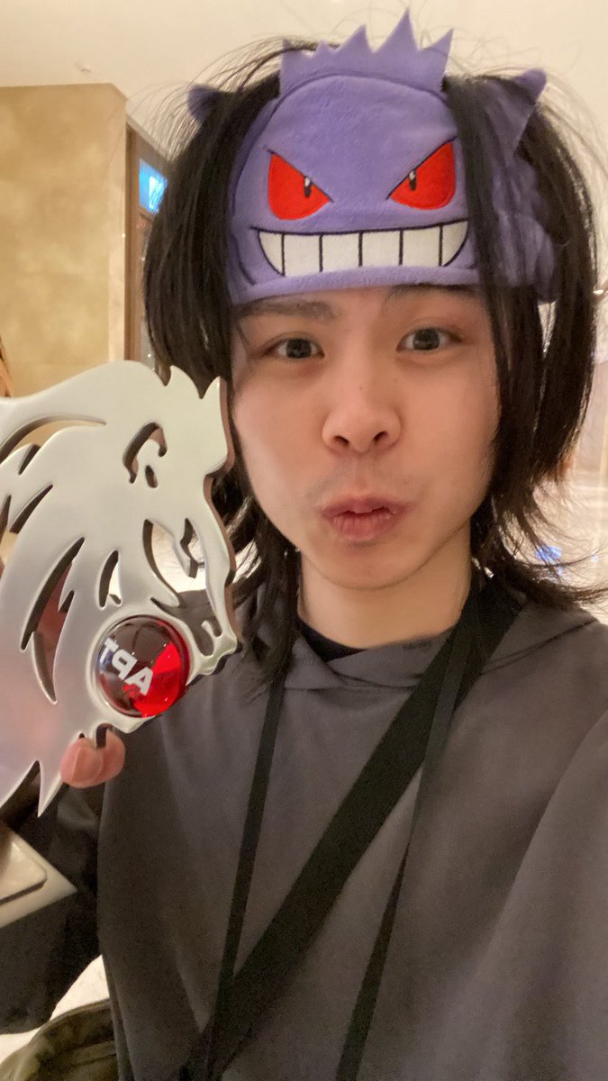 RedoreYoutube's tweet photo. APT Mystery Bounty 優勝しました🏆🏆

賞金960万円🔥（800万円+160万円APTチケット）

最後のHUは22bb（森マン） vs 30bbで賞金半分で良い＋トロフィーあげるからディールしてくれって言われてディールしました。

ちゃんと勝ち切りたかったけど、1000万円とったし、人生まくりっす〜🔥🔥
レツファッキンゴーーーーーーー