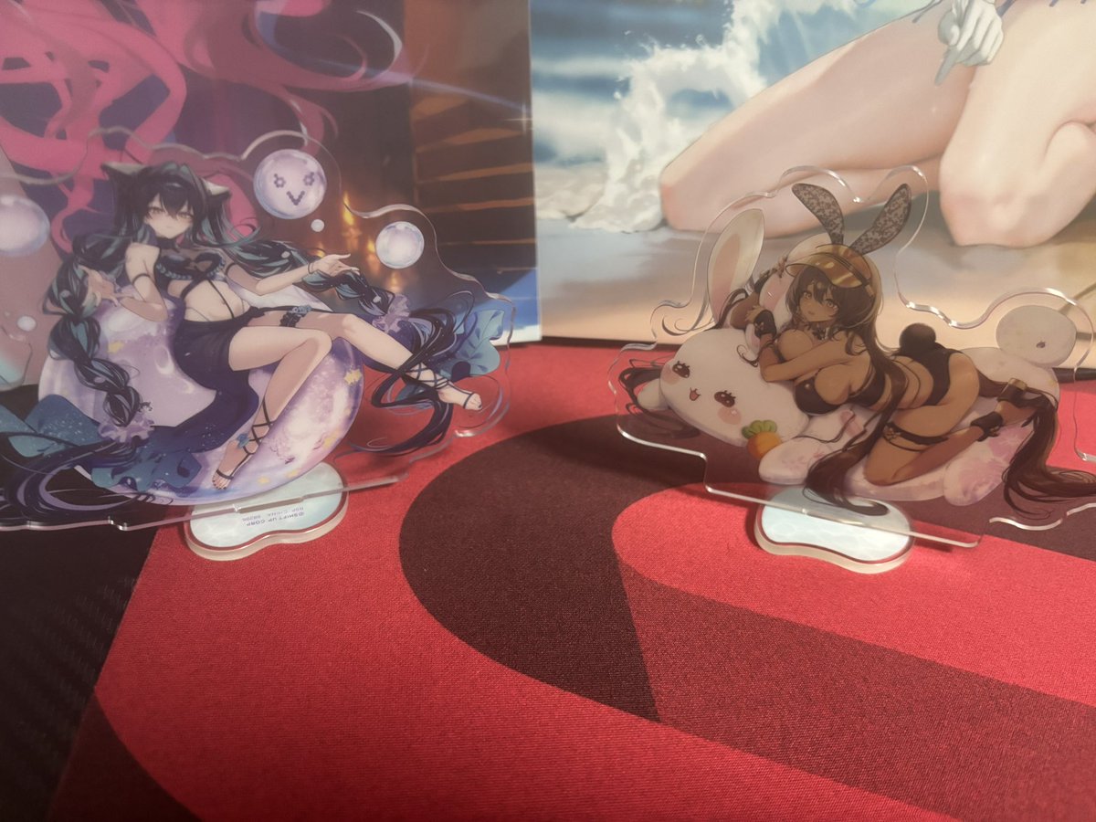bbb4670's tweet photo. 一番くじ、5回だけ引かせていただいて
クリアポスター2枚、アクリル2枚、フォトカード1パック分貰いました！
セイレーンのアクスタとかクリアポスターとかめっちゃ良かった！ https://t.co/fFHimJ1hZC