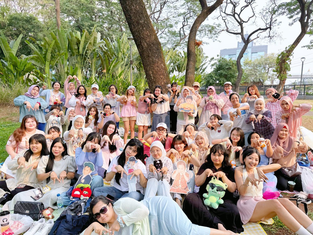 MonstaX___INA's tweet photo. Thank you for today, Monbebe! it was fun like always yaaa~ 💜
once again, Happy Monbebe Day!!! 

#MonbebeDay #MonstaX 

ayok kapan2 piknik bareng pspspsps @OfficialMONSTAX https://t.co/nPdNBbCFM7