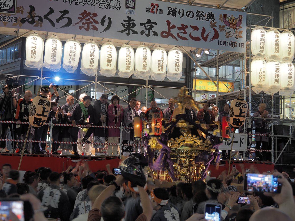 hiroaki16f's tweet photo. 今日は池袋のふくろう祭り 神輿の祭典にお邪魔してきました！
駅前広場では連合渡御が行われており、たくさんの神輿を見ることができました！
その後は池袋駅西口一帯の鎮守である御嶽神社へ参拝に🚶
里神楽も演じられていました！
来週は東京よさこいがあります！
#ふくろう祭り
#神輿の祭典 https://t.co/NNAVMeliB3