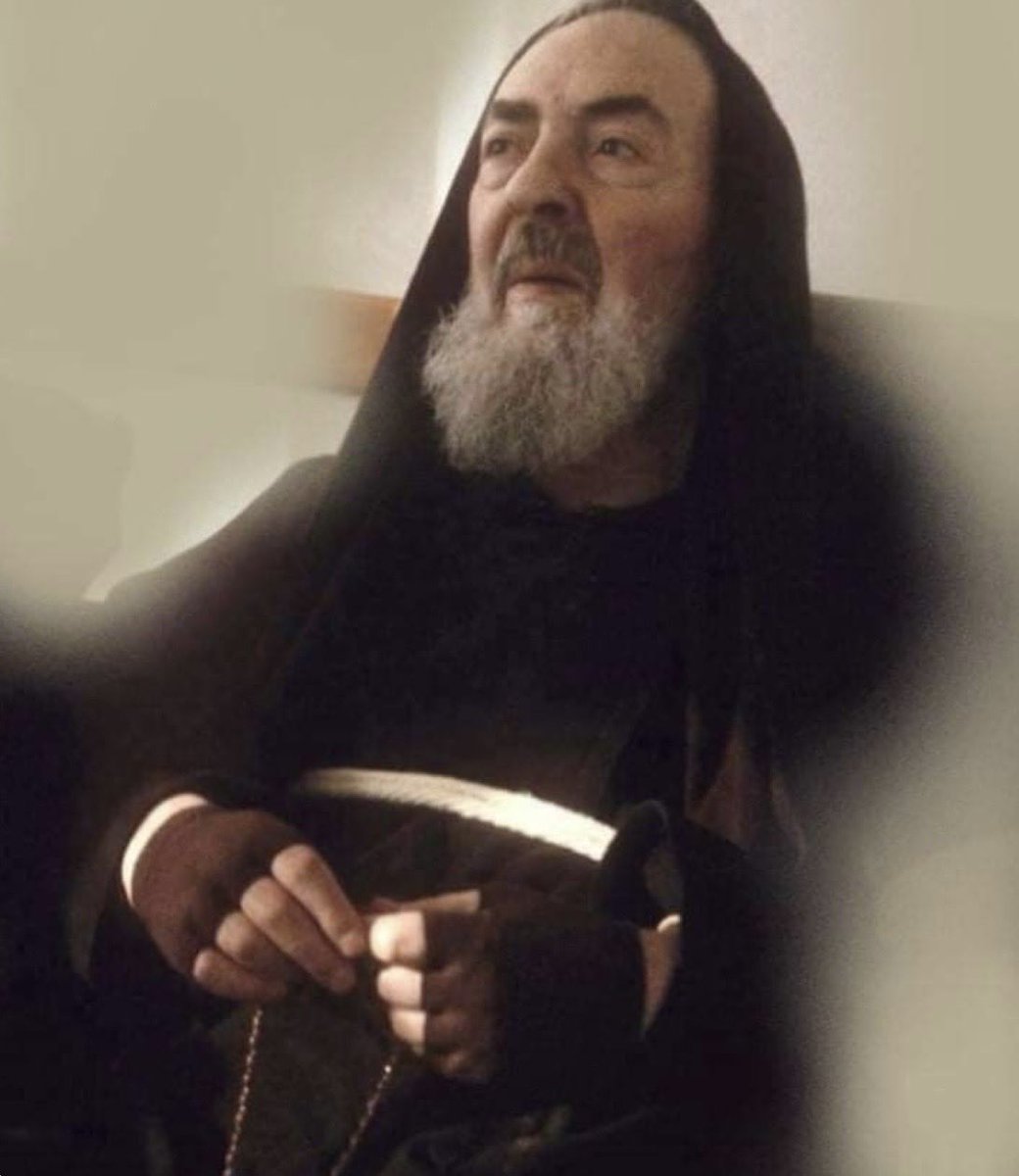 MariaMa04509726's tweet photo. "Toda tu vida 
se vaya gastando 
en la aceptación de 
la voluntad del SEÑOR,
en la oración, en el trabajo,
en la humildad, en dar gracias 
 al buen DIOS"
                  #PadrePio🖊️
                     * |*•*•.•*|* https://t.co/LzT4i5QI9Z