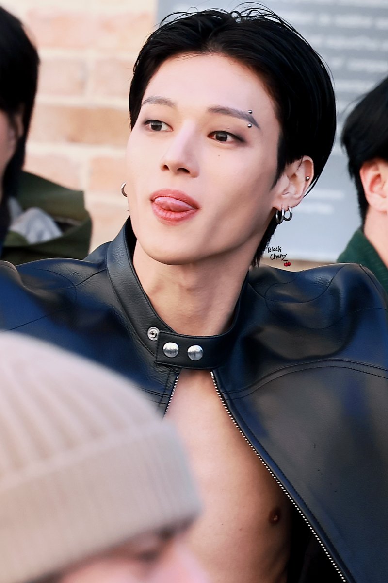 blackcherry_wy's tweet photo. 250305 패션위크       

패션 왕자 보고싶다

 #우영 #WOOYOUNG #에이티즈 #ATEEZ https://t.co/FY9fQdFEnm