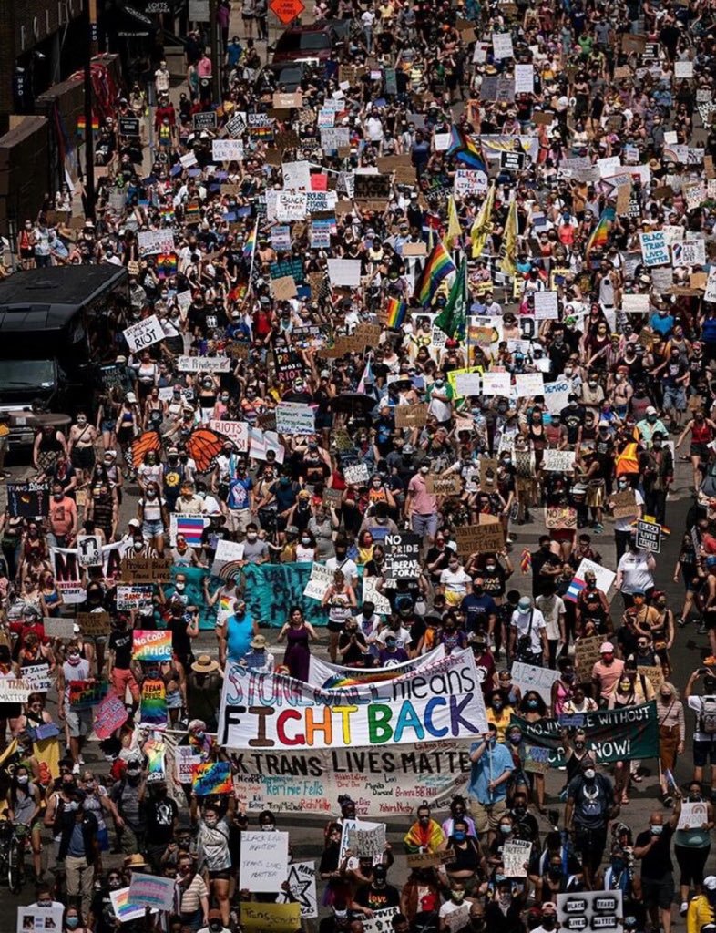 BarronTrumzst's tweet photo. 🚨 SHOULD THE FEDERAL GOVERNMENT BAN PROTESTS FROM TAKING PLACE DIRECTLY OUTSIDE PRIVATE HOMES OF POLITICIANS?

A. 100%
B. 75%
C. 50%
D. 25%
E. No https://t.co/0ZJ8qFcofI