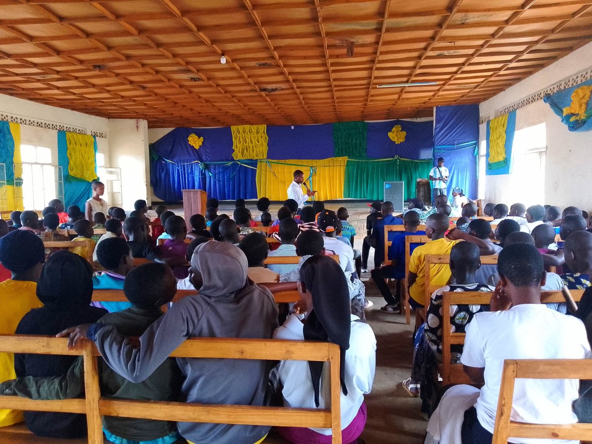 NyarugengYouthB's tweet photo. #Birikuba: Urubyiruko rw'umurenge wa Nyarugenge bitabiriye Umugoroba w'urubyuruko ku insanganyamatsiko igira iti: "Ubuzima bwiza Amahitamo yange" #SoberGen.
@BugeseraDistr @bugeserayouth @RwandaYouthArts @MutabaziRich @Pascal_Mboni @jnabdallah. https://t.co/tbyhSiEpvh