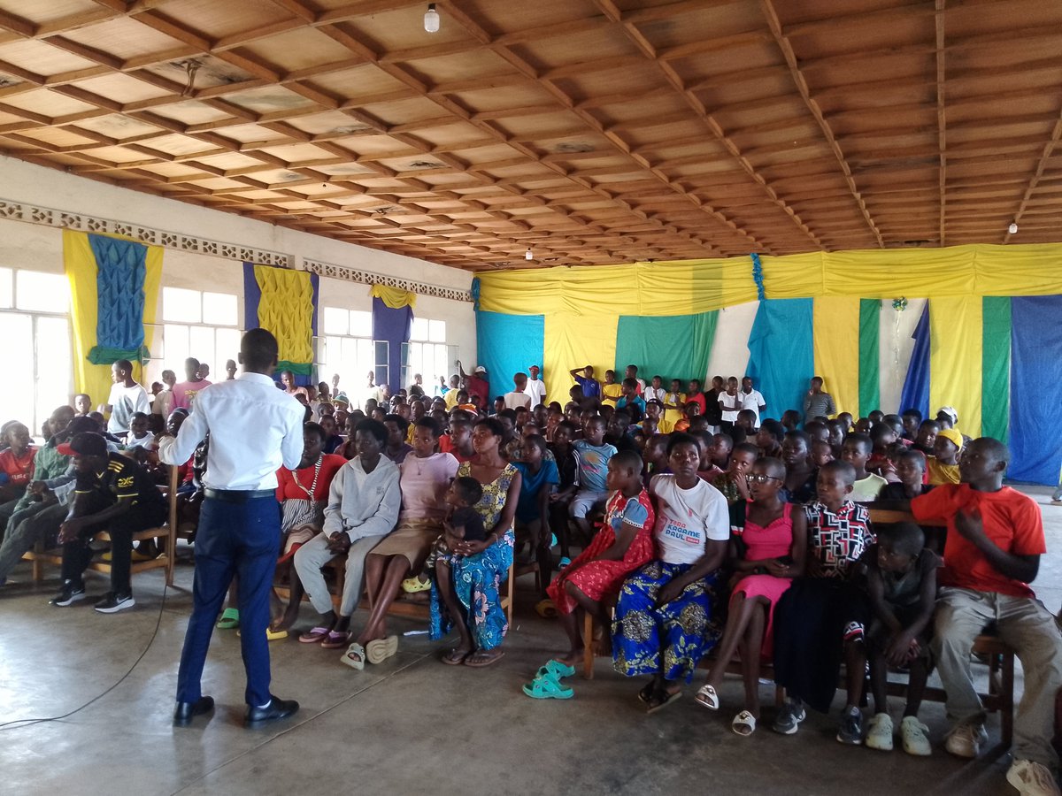 NyarugengYouthB's tweet photo. #Birikuba: Urubyiruko rw'umurenge wa Nyarugenge bitabiriye Umugoroba w'urubyuruko ku insanganyamatsiko igira iti: "Ubuzima bwiza Amahitamo yange" #SoberGen.
@BugeseraDistr @bugeserayouth @RwandaYouthArts @MutabaziRich @Pascal_Mboni @jnabdallah. https://t.co/tbyhSiEpvh