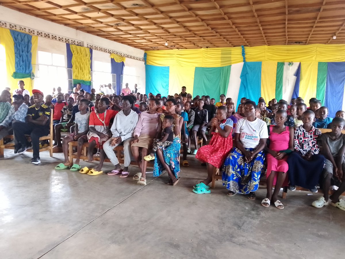 NyarugengYouthB's tweet photo. #Birikuba: Urubyiruko rw'umurenge wa Nyarugenge bitabiriye Umugoroba w'urubyuruko ku insanganyamatsiko igira iti: "Ubuzima bwiza Amahitamo yange" #SoberGen.
@BugeseraDistr @bugeserayouth @RwandaYouthArts @MutabaziRich @Pascal_Mboni @jnabdallah. https://t.co/tbyhSiEpvh