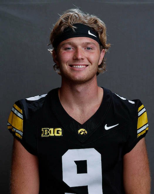 joshshiney's tweet photo. Protect this man at all costs.
#FightForIowa #Iowa https://t.co/KVeXBtYp7u