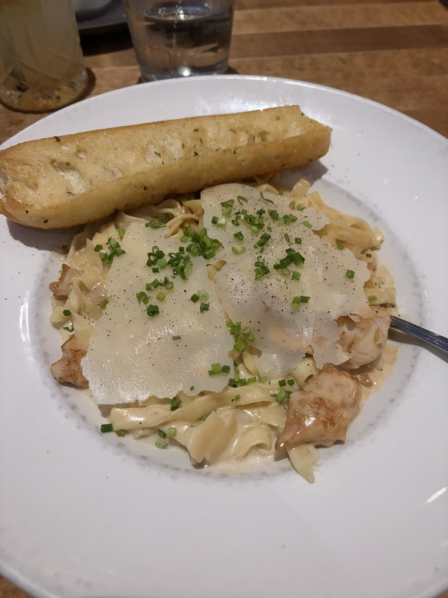 DanaGricken's tweet photo. Dinner is always amazing at Moxie’s! 

The chicken Alfredo is to die for. 😋 https://t.co/BujLxQhVTA