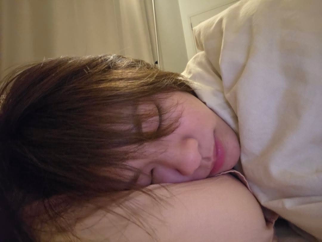 anyonebutchu's tweet photo. เตียงพี่มี่ใหญ่มั้ย?

: พี่นอนฟูกค่ะหนู
: นอนได้คนเดียว ใหญ่มั้ยล่ะ https://t.co/FlZsubPym6