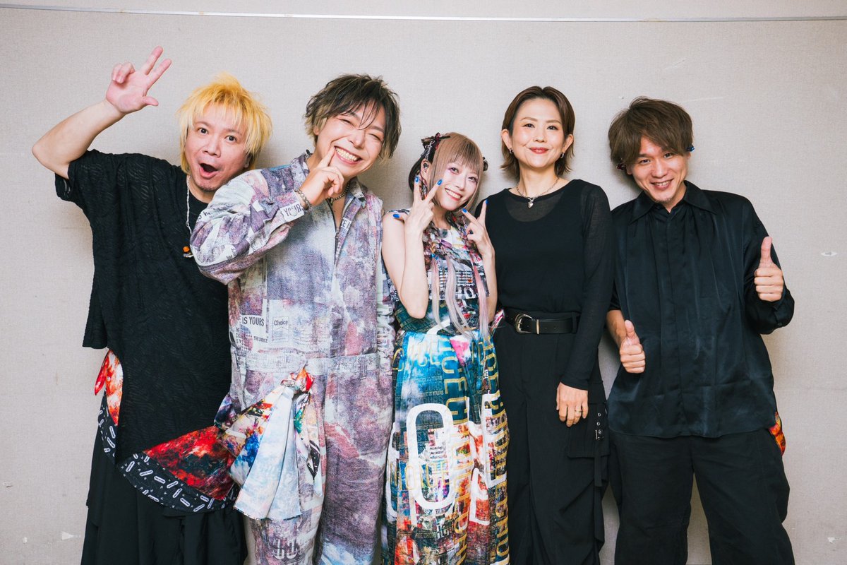 takuyakusunose's tweet photo. Hysteric Blue Night vol.1.5 でした！

5月公演に引き続きまして、とても意義深い1日を共に（友に！？）作らせていただき、ありがとうございました！

こう言う夢ならもう一度逢いたいと思ってもらえてたらいい���あ、ということで、なななんと来年に第二回の開催が決まりました！！！嬉
https://t.co/CI4gA9nCof

もうチケットが取れなかったとは言わせません！たっぷりご用意がございますので。
だけど、約束があったら未来も明るくなるさ！！ってことで、本日より先行抽選予約受付開始です！来たい人みんな当たれ〜！！！

2027/05/01(土)  EX THEATER ROPPONGI [16:15開場/17:00開演]

★オフィシャル先行受付★
受付期間：9/27(日) 19:00 ～ 10/12(月・祝) 23:59
受付URL：https://t.co/5XFxSAbyNe