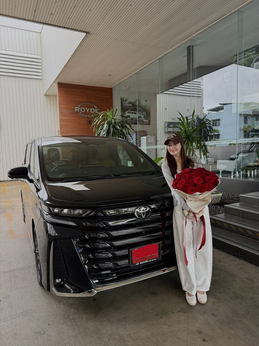 Hibiscus_M_'s tweet photo. เอ็นดูอ่ะ ชีซื้อจากโชว์รูมที่บ้านด้วยซ้ำ 555555555555 https://t.co/nNCloihqmJ