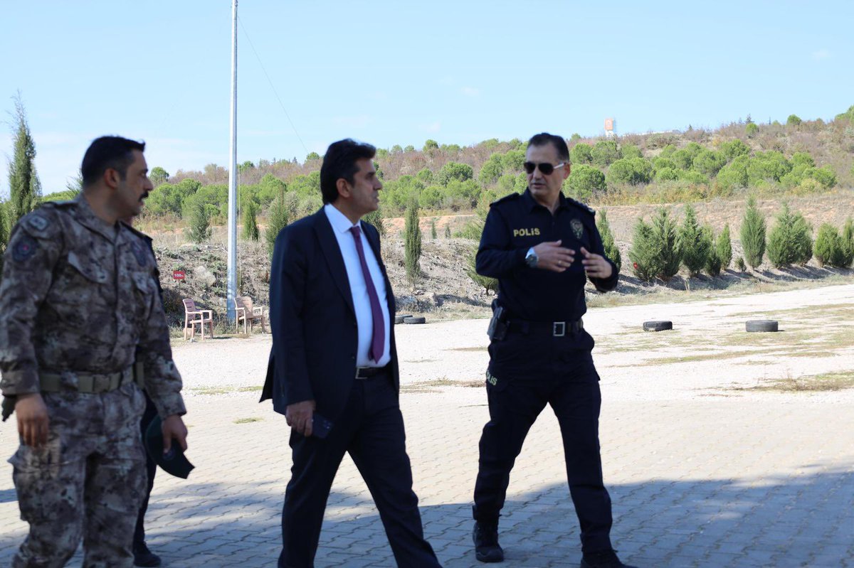 erbil_karaca's tweet photo. Kıymetli büyüğümüz Şükrü YAMAN müdürümüzün gayretinden, hizmetlerinden , güleryüzünden bizler razıyız, yolunuz açık olsun. https://t.co/CzOnEKu2QS