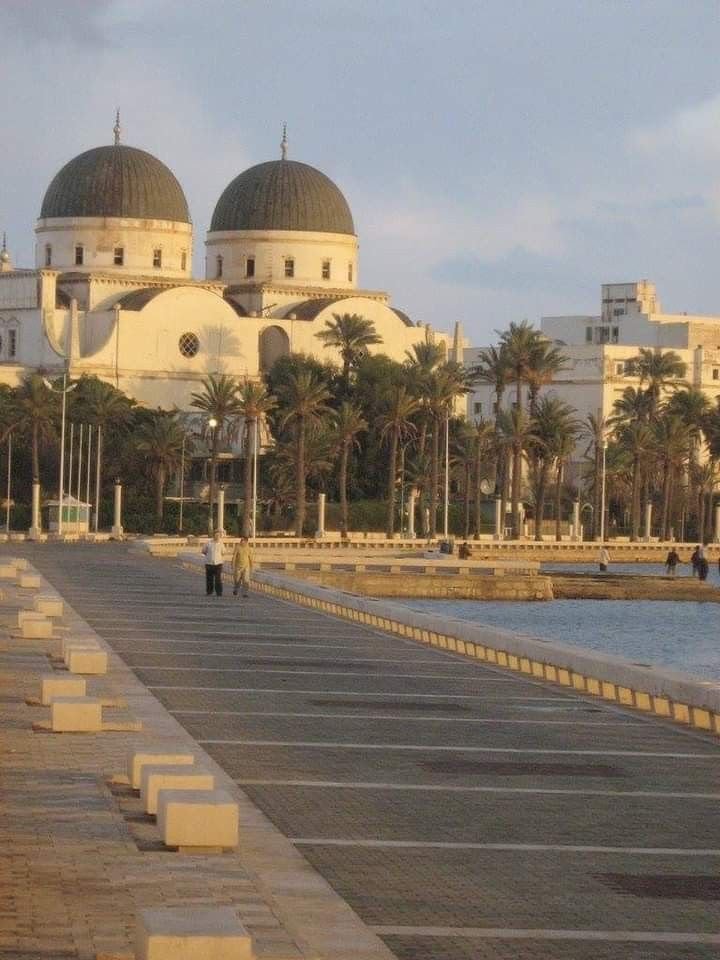 maryaim9z's tweet photo. طرابلس وقت الغروب.. هدوء البحر وجمال المكان يخلي الواحد يحنّ لها من غير سبب 🇱🇾🤍
#ليبيا #طرابلس #طرابلس_ليبيا #ليبيا_الحلوة #ليبيا_بلادي #حب_ليبيا #ليبيين #بحر_طرابلس #غروب #تصويري #Libya #Tripoli https://t.co/16dN5lnRJ6