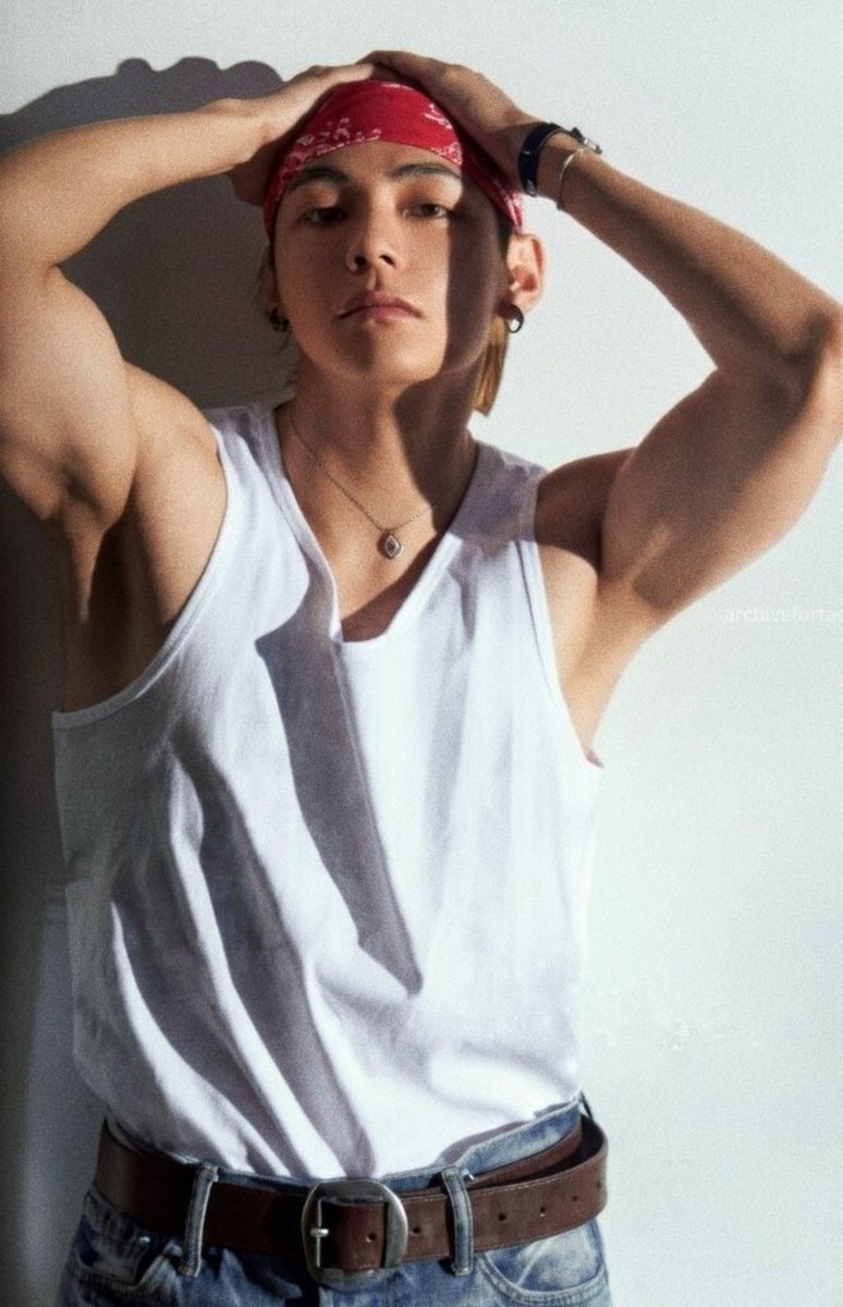 thvismuse's tweet photo. he had no business looking this lethal for his post military photobook btw https://t.co/YXW3QsZDKs