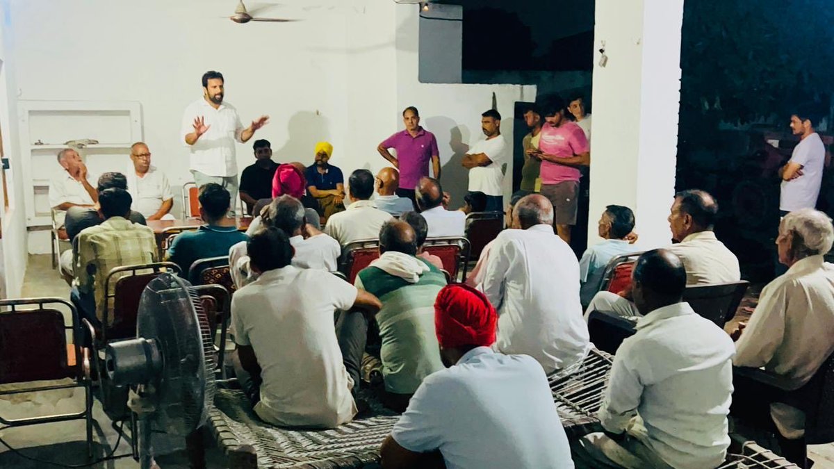 umeshkamboj5's tweet photo. लगातार चल रहे जनसंपर्क अभियान के तहत हल्का रादौर के गांव हाफिजपुर में अपनों के बीच पहुंचकर साथियों से आत्मीय मुलाकात हुई।

इस दौरान ग्रामीण साथियों के साथ क्षेत्र से जुड़े विभिन्न विषयों पर चर्चा की।

#Haryana #Congress #Radaur https://t.co/xczzU5GbQF