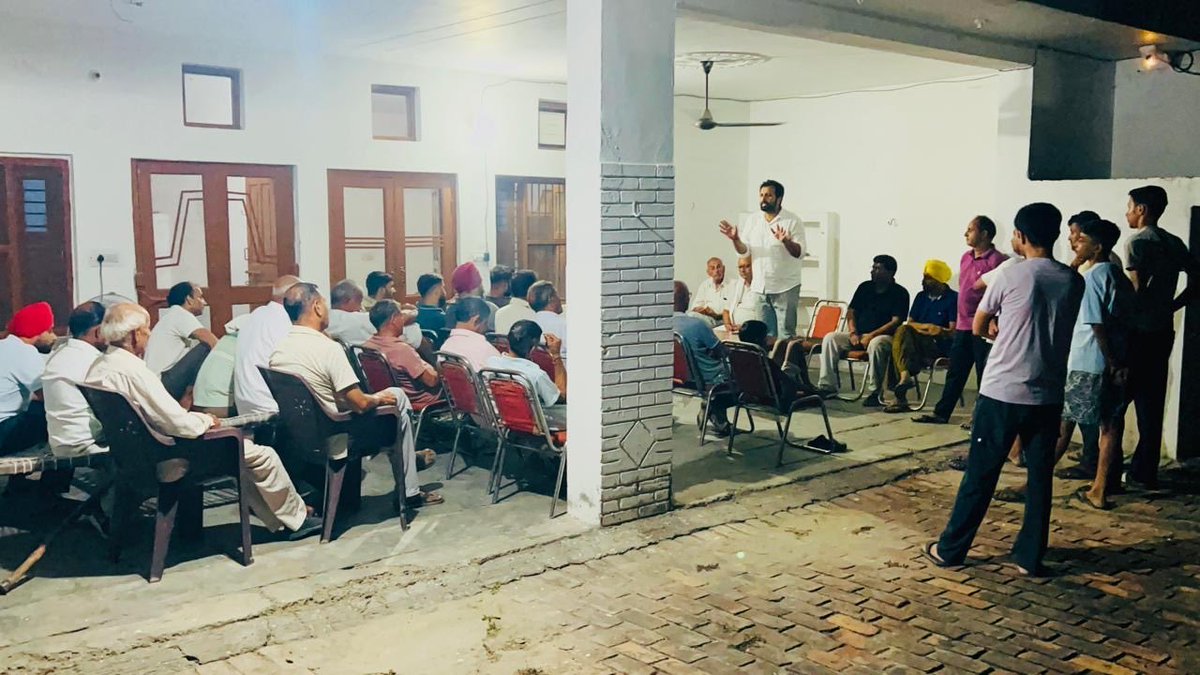 umeshkamboj5's tweet photo. लगातार चल रहे जनसंपर्क अभियान के तहत हल्का रादौर के गांव हाफिजपुर में अपनों के बीच पहुंचकर साथियों से आत्मीय मुलाकात हुई।

इस दौरान ग्रामीण साथियों के साथ क्षेत्र से जुड़े विभिन्न विषयों पर चर्चा की।

#Haryana #Congress #Radaur https://t.co/xczzU5GbQF