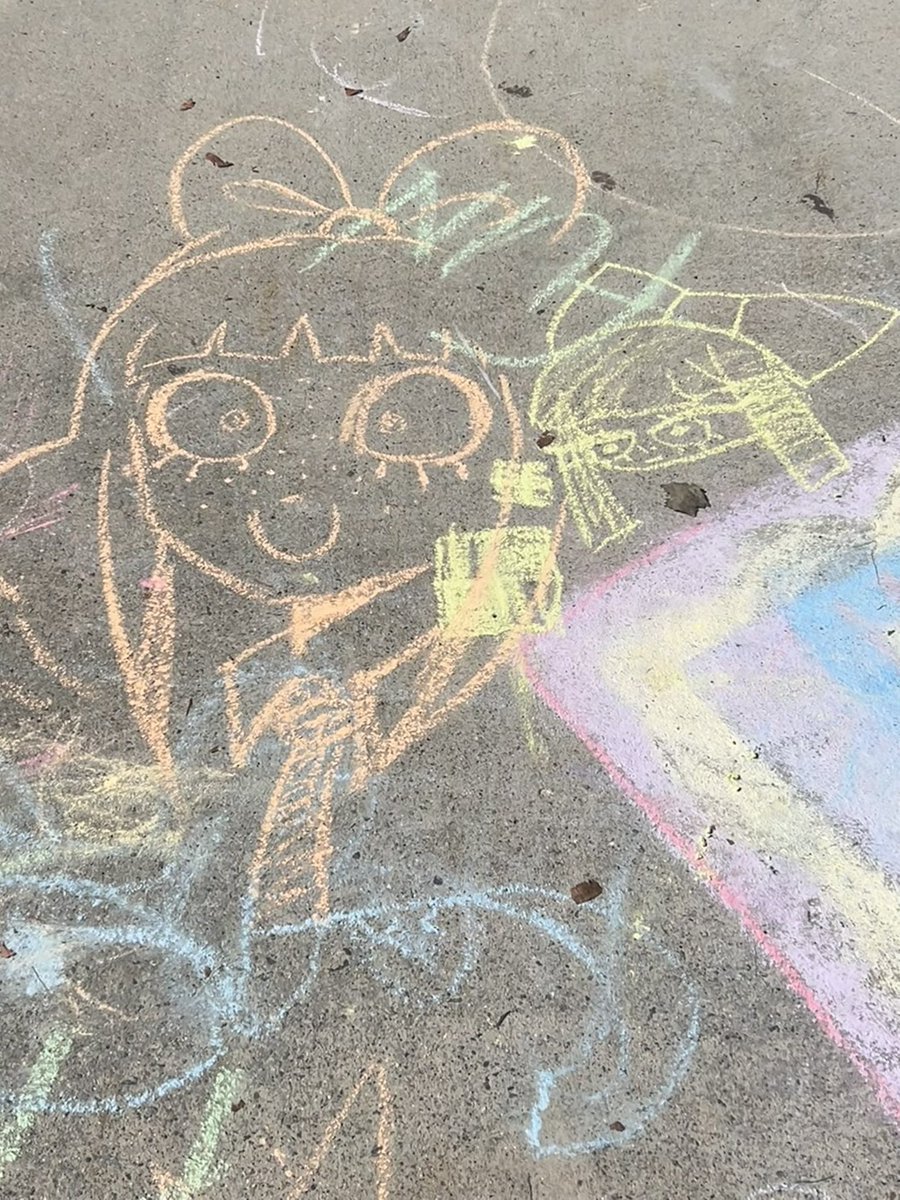nnfearnncry's tweet photo. drawing my little sister and i did of mymy https://t.co/WG1F51yXNO