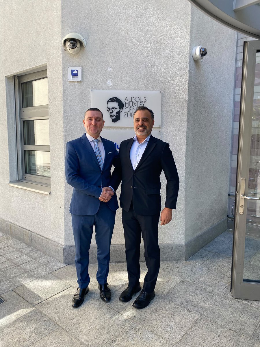 HullZurich's tweet photo. Mr Cunningham (Pearson International School Leader of the Year 2026 for Europe) was delighted to welcome Mr Kamran Baig (Pearson International School Leader of the Year 2024 for Europe) to Hull’s School Zurich. Mr Baig is Director of Lucerne International School. https://t.co/pAo3qHnKGE