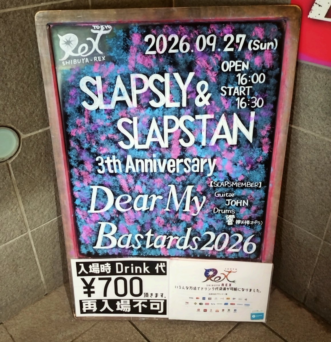 g_hiroro's tweet photo. 渋谷RexでSLAPSLY３周年ライヴに♪

周年ライヴのお約束、film#0 撮影🆗
さすがに手振り入れながらだとピントブレるので、まともに撮れてるの何枚かだけどw
CHIYUさん名誉を傷付けるようなw画像にはなっていませんよ🤭
昨日のNIGHTMAREとはまた違った楽しさだったわ♪
#SLAPSLY
#CHIYU
#3thの裏テーマw https://t.co/CFoZwJW4Gz