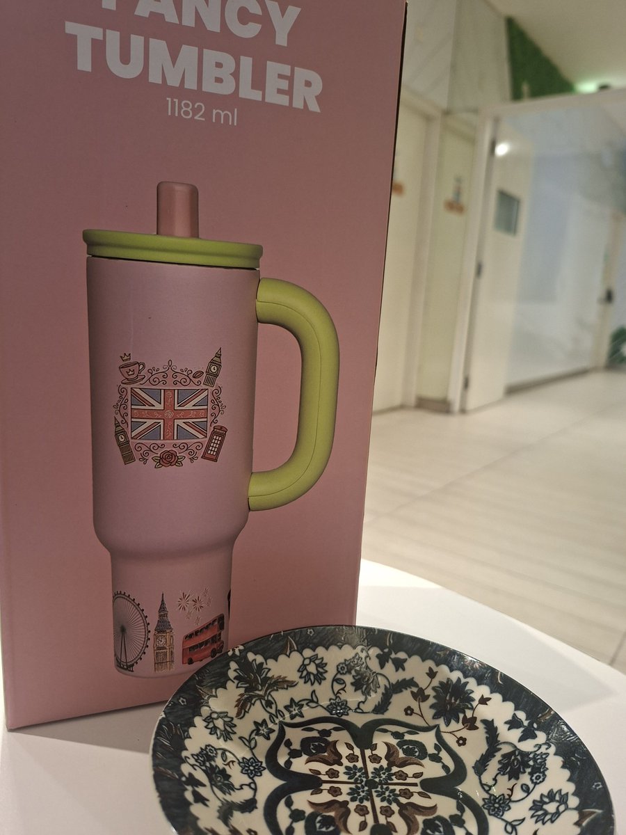 pytbyt's tweet photo. Girls will literally buy a massive Pero tumbler just to get this cute free plate. (Not me!) πβ¨ Her hot coffee and snack game is forever changed.
#truestory #pytbyt
#PeroTumbler #TumblerPero #FreebieAlert #HydrationGoals #AestheticVibes https://t.co/7RtRCDlth7