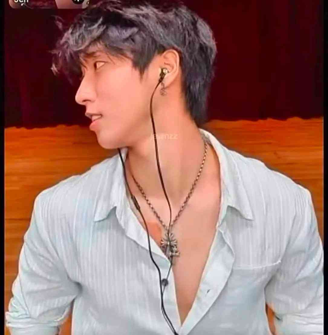 misschace78's tweet photo. /fluff

Climbing the last steep slope to the temple, Jsng wipes the sweat from his brow. This whole idea is stupid. Find calm. Inner peace. Leave your negative thoughts in the wind to be carried away.  Then what, huh? He might feel relaxed for the next 24 hours, but life just + https://t.co/9INJelhf16