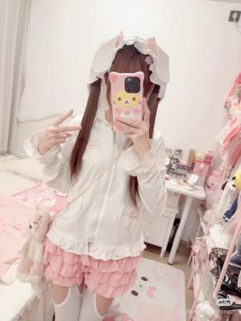 Cimol79928279's tweet photo. 开始上供！谁要锐评15岁的福！

要看的来撒～我直接发啦！！

看完不许说我福没毛嗷!  ！ 

流言1看到马上发！不要🚪 https://t.co/qXWHmJyRJT