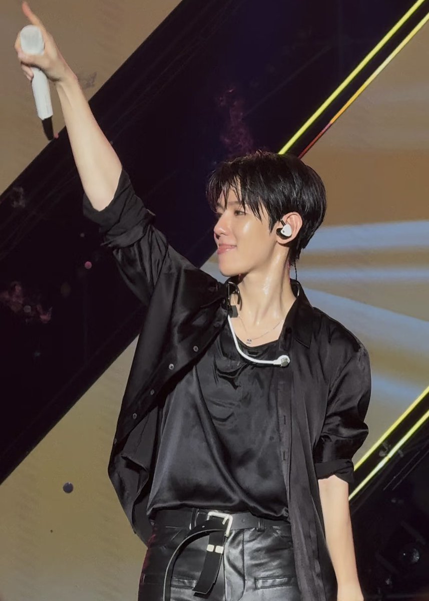 boxianbaozi's tweet photo. KRAZY HOT BAEKHYUN FOR REAL OH MY GOD https://t.co/VqGiNg95R4