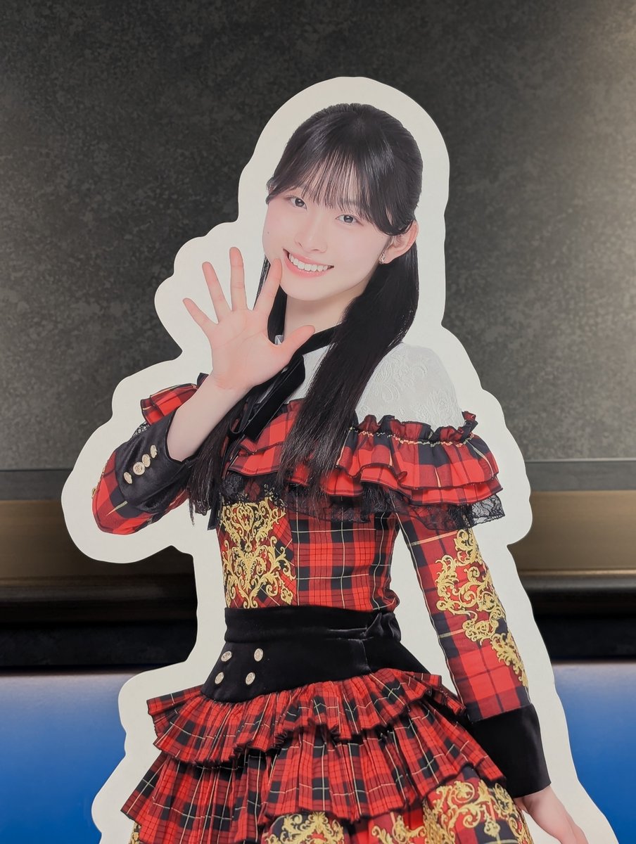 vaxm28's tweet photo. AKB48の大箱コンサートは初めて
客席のペンライトが綺麗だったのと
ずっきーの赤ピンが印象的だった

推し席は #渡邉葵心 ちゃん
怪我を押して笑顔を見せてくれた💙
#AKBサンコンコン https://t.co/v5nbtXrJwT