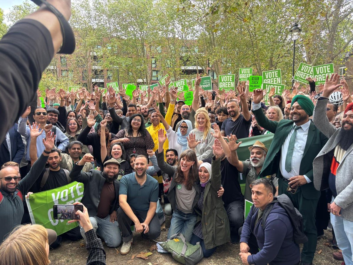 ZackPolanski's tweet photo. This is what the path to winning looks like - but only if we keep the numbers up.

More people came out to volunteering that there's no way of getting a photo angle to show them all!

This is a huge moment - time to get it done.

10 days left. Sign up below 👇🏽 https://t.co/A1ch5nrbOr