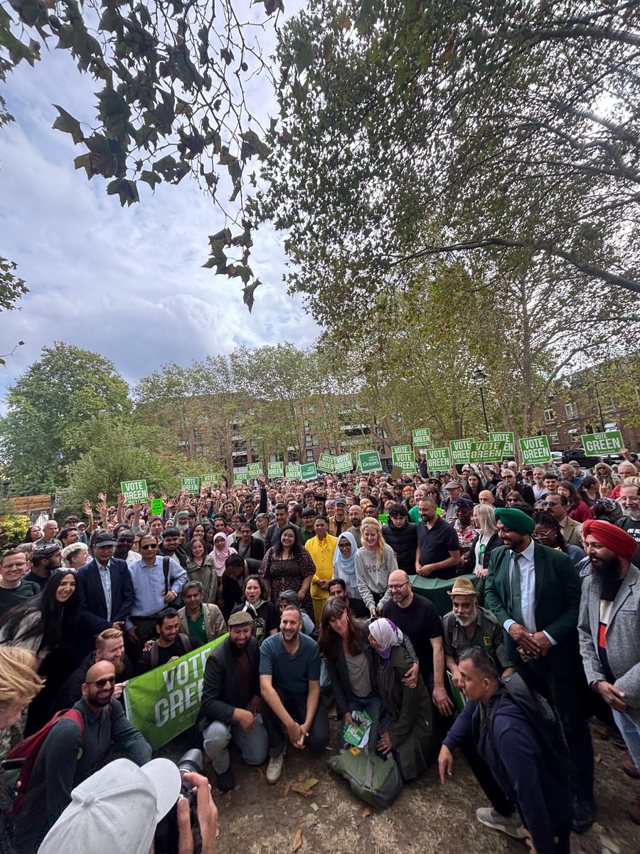 ZackPolanski's tweet photo. This is what the path to winning looks like - but only if we keep the numbers up.

More people came out to volunteering that there's no way of getting a photo angle to show them all!

This is a huge moment - time to get it done.

10 days left. Sign up below 👇🏽 https://t.co/A1ch5nrbOr