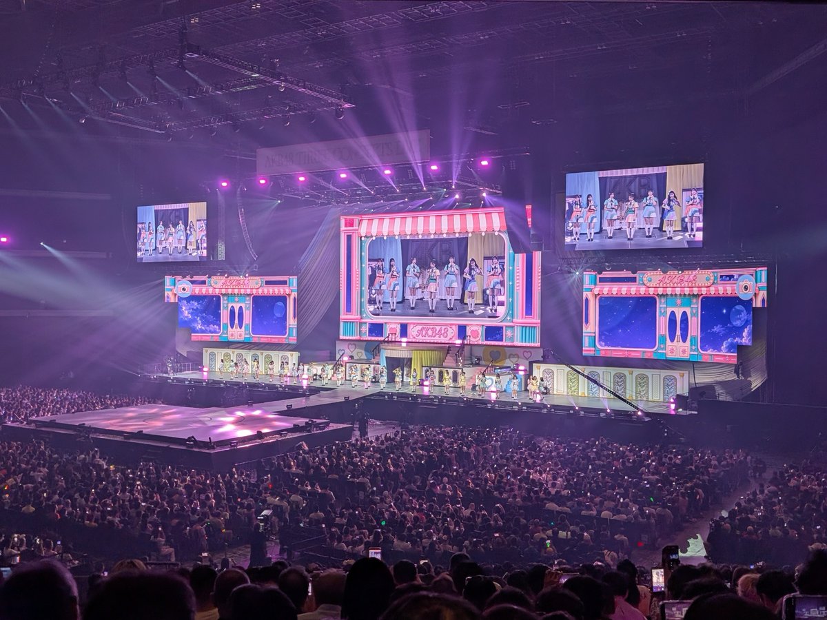 vaxm28's tweet photo. AKB48の大箱コンサートは初めて
客席のペンライトが綺麗だったのと
ずっきーの赤ピンが印象的だった

推し席は #渡邉葵心 ちゃん
怪我を押して笑顔を見せてくれた💙
#AKBサンコンコン https://t.co/v5nbtXrJwT