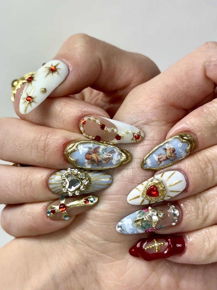 evergreatgirl's tweet photo. matching nails https://t.co/l1cYRiOmBv