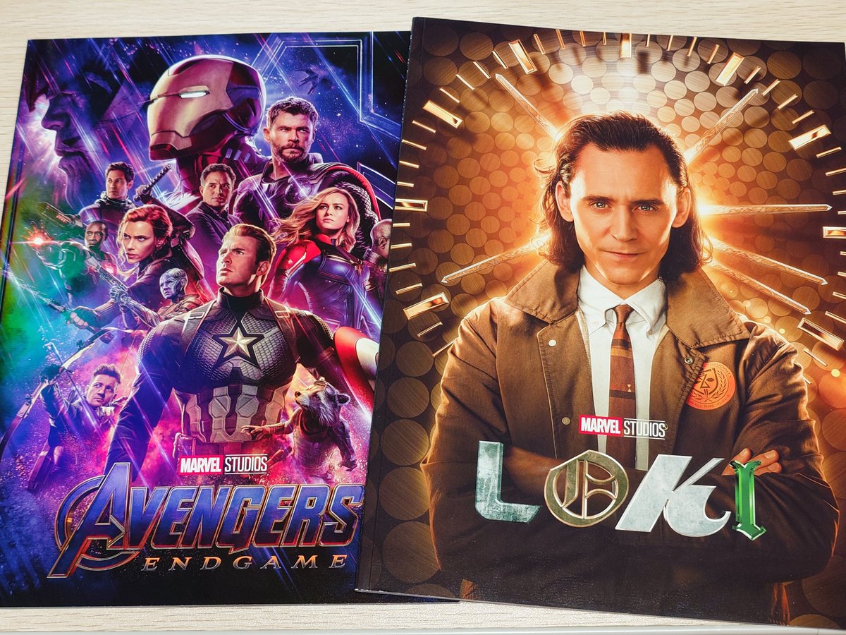 kimchi160's tweet photo. 『アベンジャーズ／エンドゲーム：アンコール』を観てきた。
公開時に劇場で観られなかったので再上映は本当にありがたい。
大きなスクリーンで堪能するアッセンブル、さすがに熱すぎた。
最近ドラマを見たばかりのロキのパンフが売っていたので思わず購入。 https://t.co/U8Z5EXKlRr