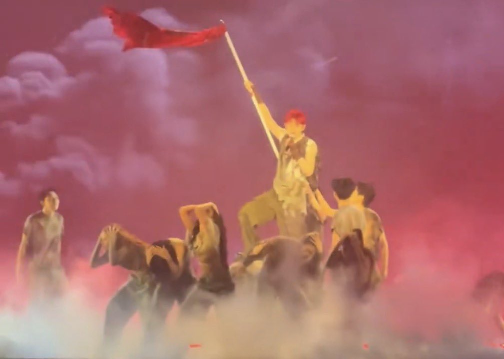 pailin64's tweet photo. คิดว่าซีนนี้น่าจะ reference จากภาพ liberty leading the people 
ผลงานดีเทลมาก ชื่นชมคับ 🥺 https://t.co/j5JevCYC1j