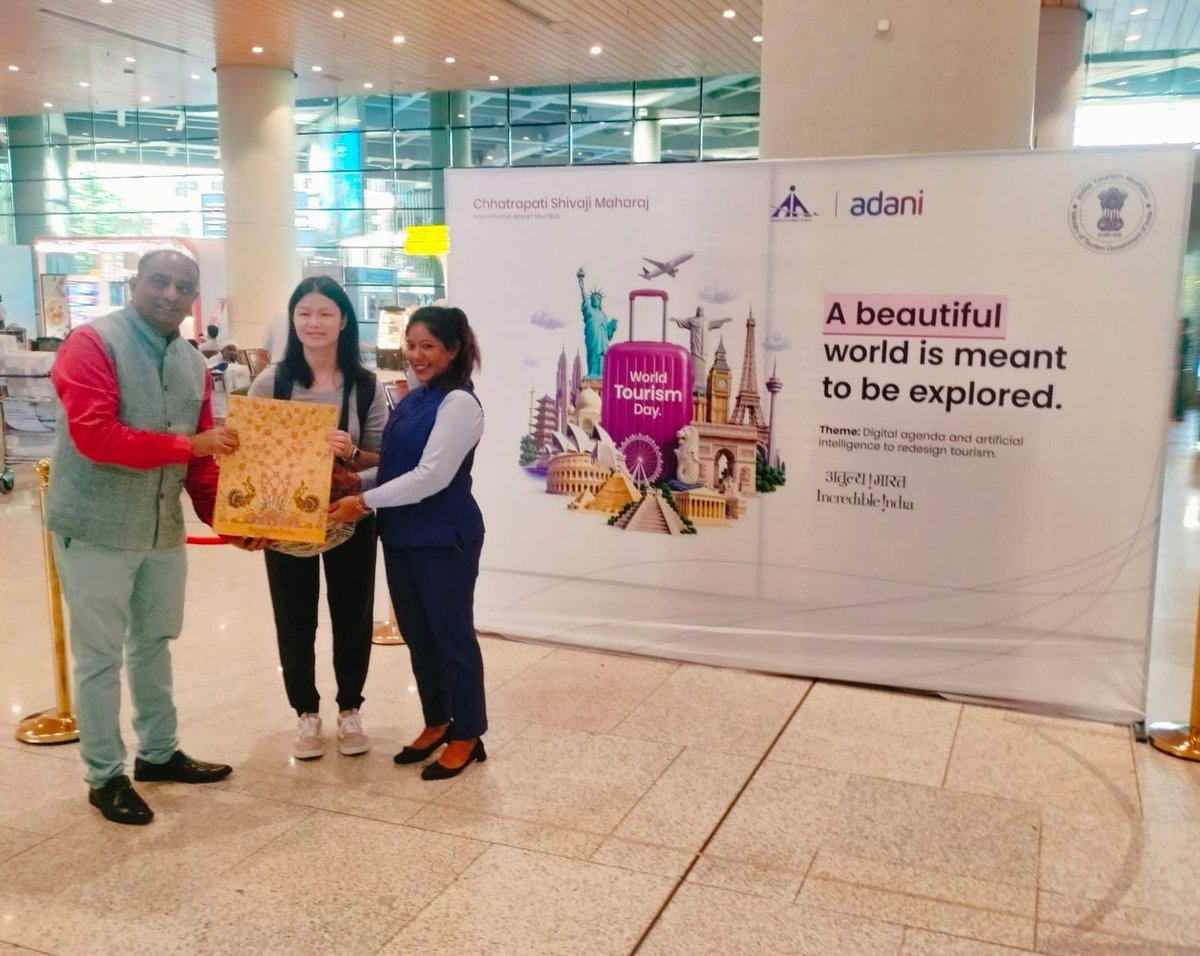 IndiatourismM's tweet photo. ✨ Welcoming the World to Mumbai! 🇮🇳🌏
On World Tourism Day 2026, Indiatourism Mumbai, in association with Adani Airport, welcomed domestic and international passengers at T2 with Incredible India Welcome Kits, celebrating the spirit of “Atithi Devo Bhava.” 🎁✨ https://t.co/KbT4sGBCuz
