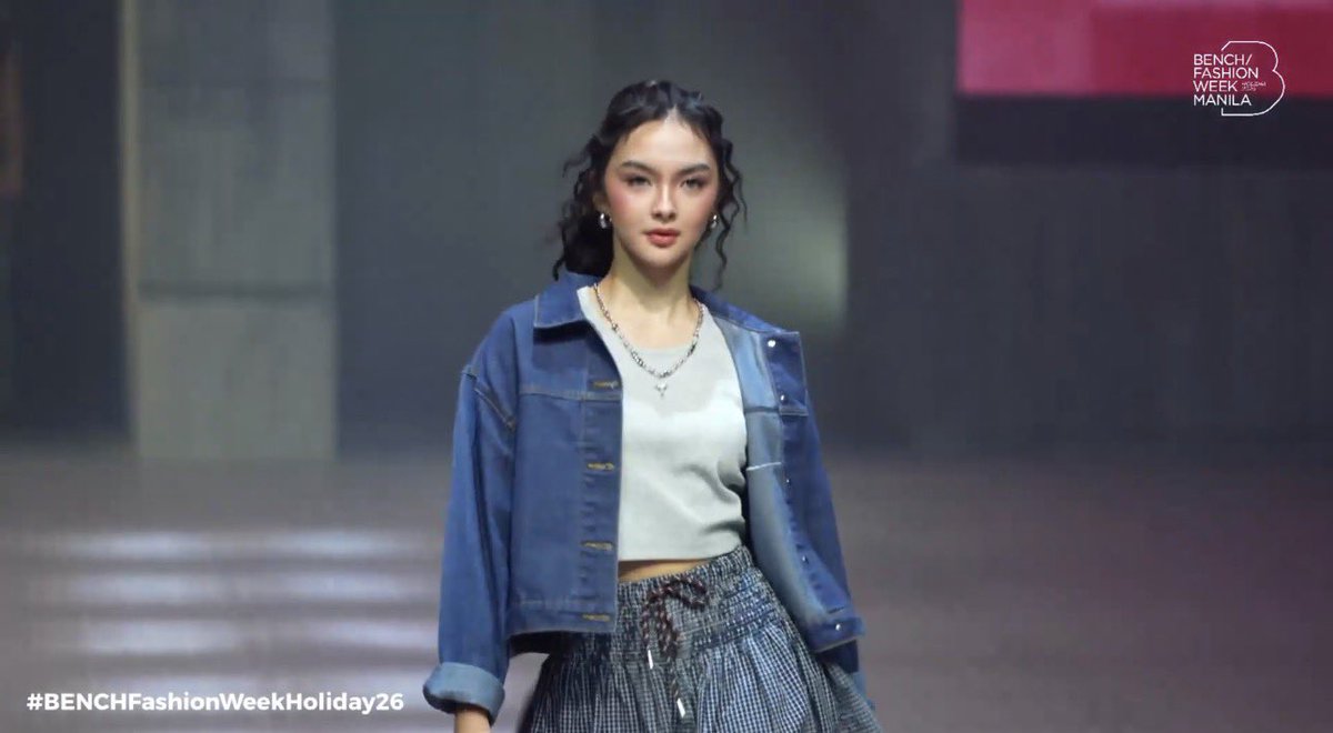 kowalerts's tweet photo. SHE IS THE MOMENT! 

#KaiMontinola not just walking the runway but she is the moment! 
#BenchFashionWeekHoliday26 https://t.co/aGHFJliSuk
